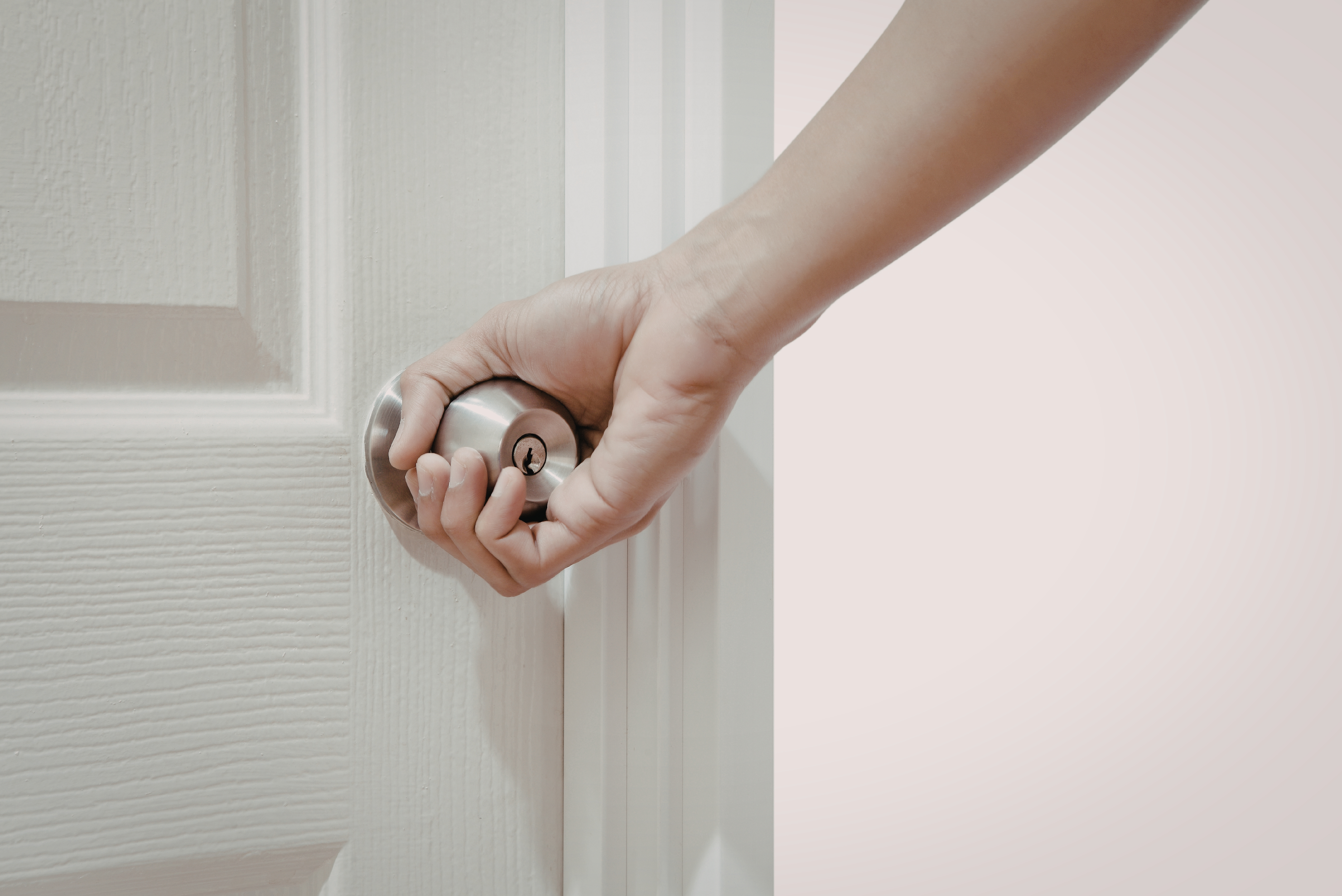 open doors for apartment rentals with Delet